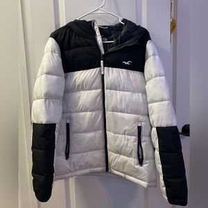 Small Hollister puffer jacket! Very good condition!
